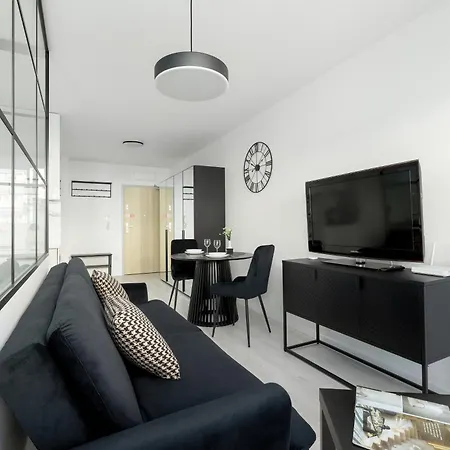 Bronowicka Modern By Bookinghost *