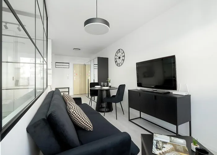 Bronowicka Modern By Bookinghost *