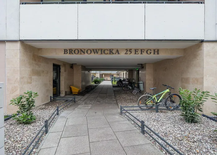 Bronowicka Modern By Bookinghost *