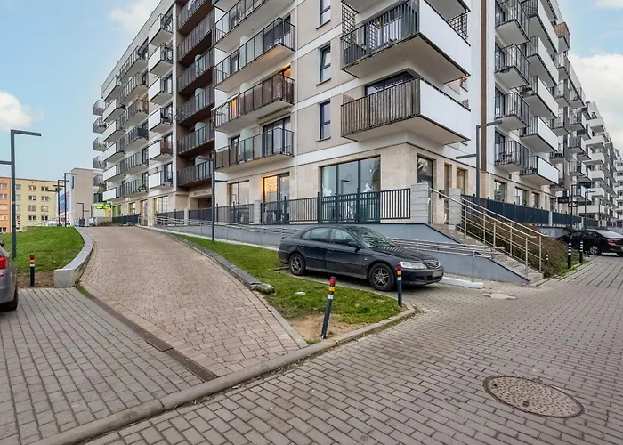 Bronowicka Modern By Bookinghost